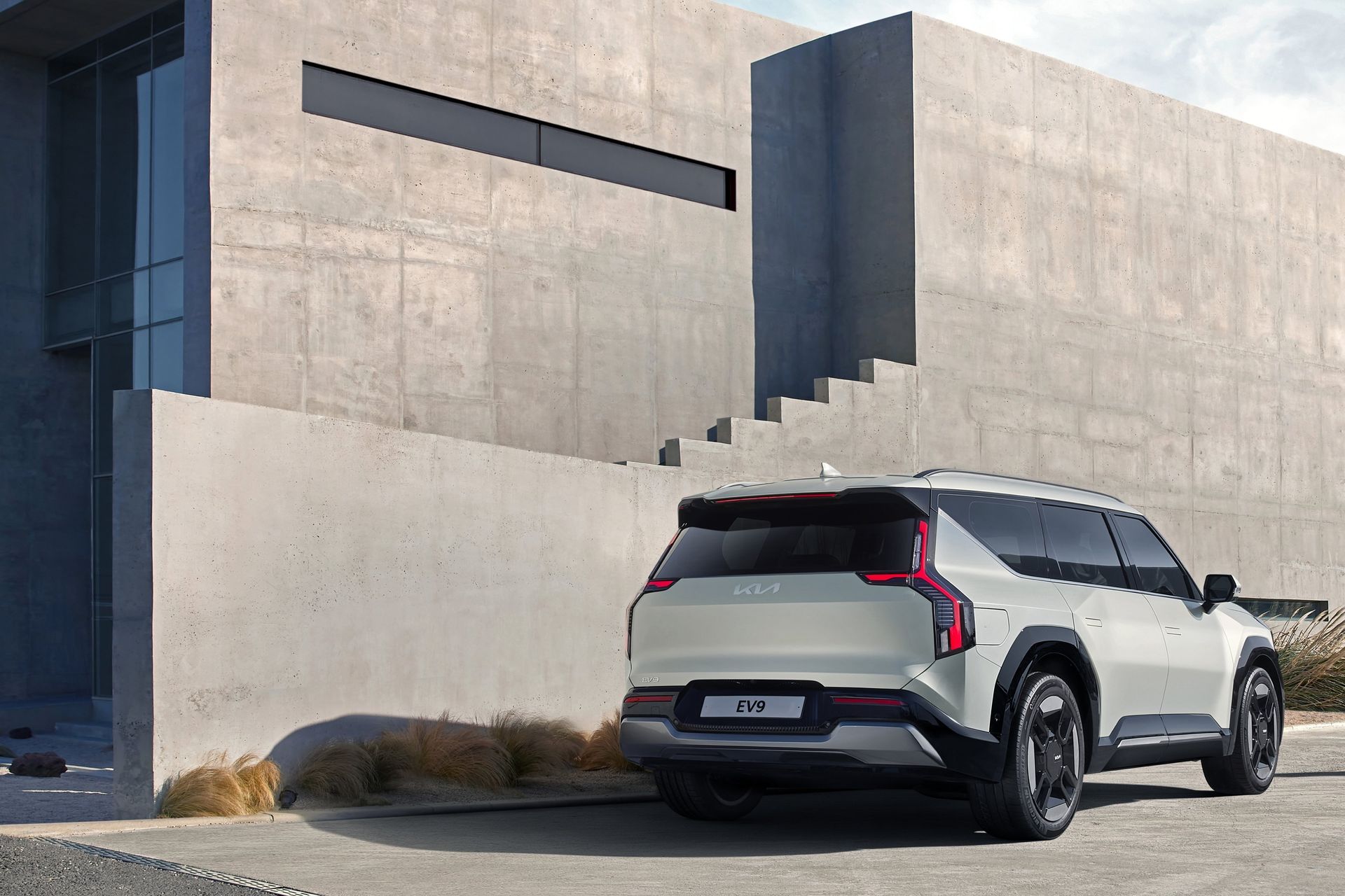 Kia EV9 is a bold electric SUV and a new benchmark Wallpaper