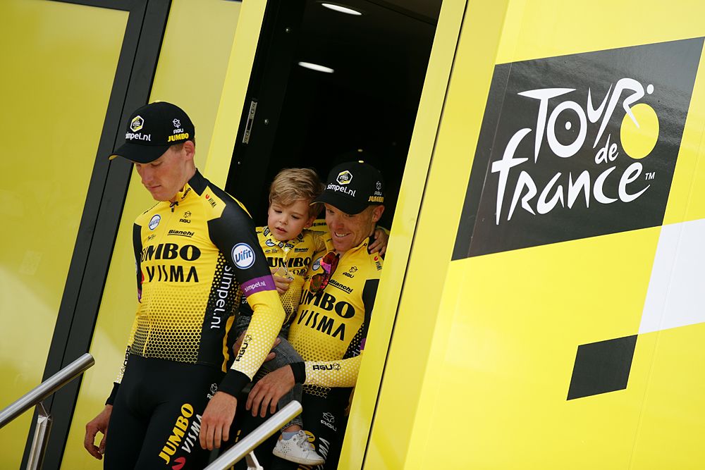 Overall leader Mike Teunissen and Steven Kruijswijk (Jumbo-Visma)