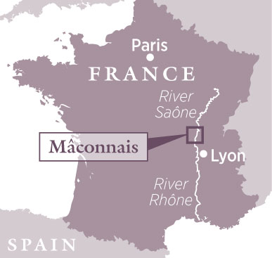M&amp;acirc;connais travel guide, map