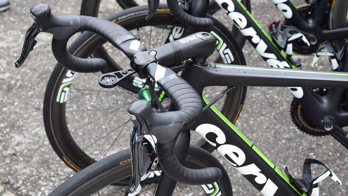 A few Dimension Data riders have been using the new ENVE SES Aero road stem