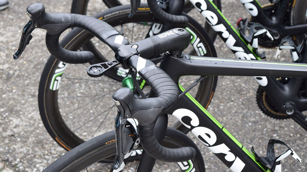 A few Dimension Data riders have been using the new ENVE SES Aero road stem