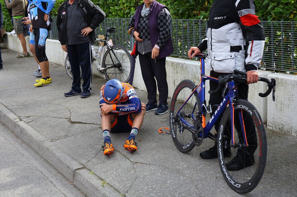 Eduard Michael Grosu (Nippo-Vini Fantini) had a crash late on