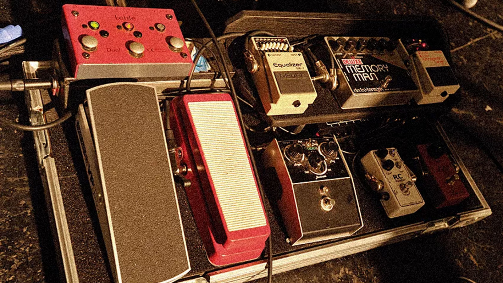 I play gigs for a living and these are the 9 essential guitar gear tips ...