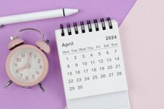 Calendar showing April next to alarm clock and pen