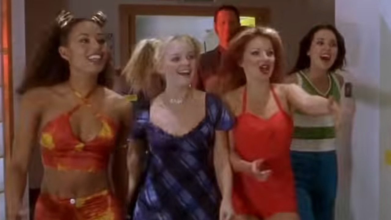 स्पाइस वर्ल्डमध्ये स्पाइस गर्ल्स सर्व हसतमुख आहेत