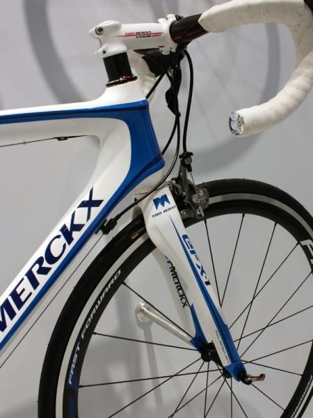 The extra ribbing around the head tube is designed to improve front-end stiffness.