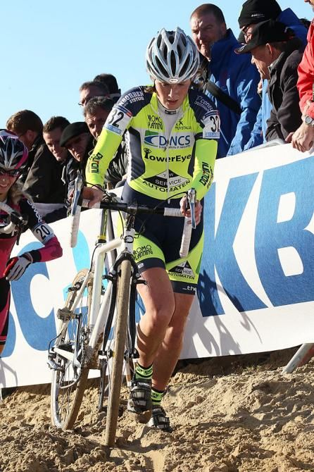 Loes Sels (DNCS-Pro 2012 Cycling Team)