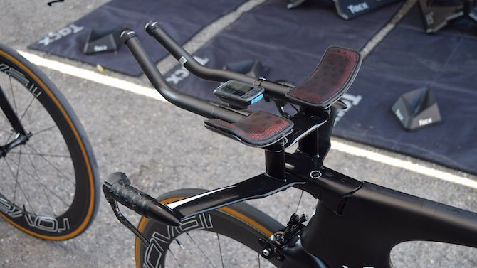 Sagan chooses not to have any handlebar tape or grip tape on his handlebar extensions