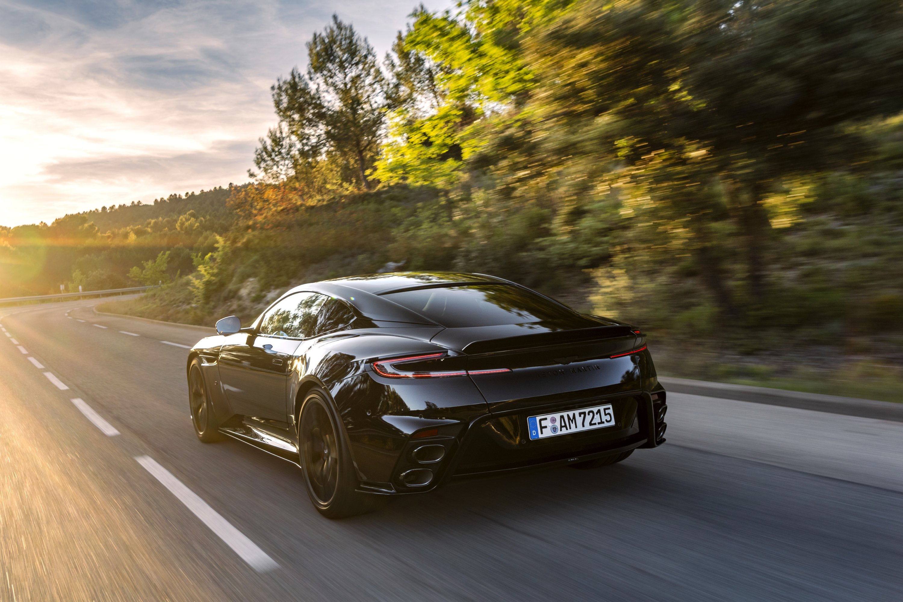Aston Martin DB12 S