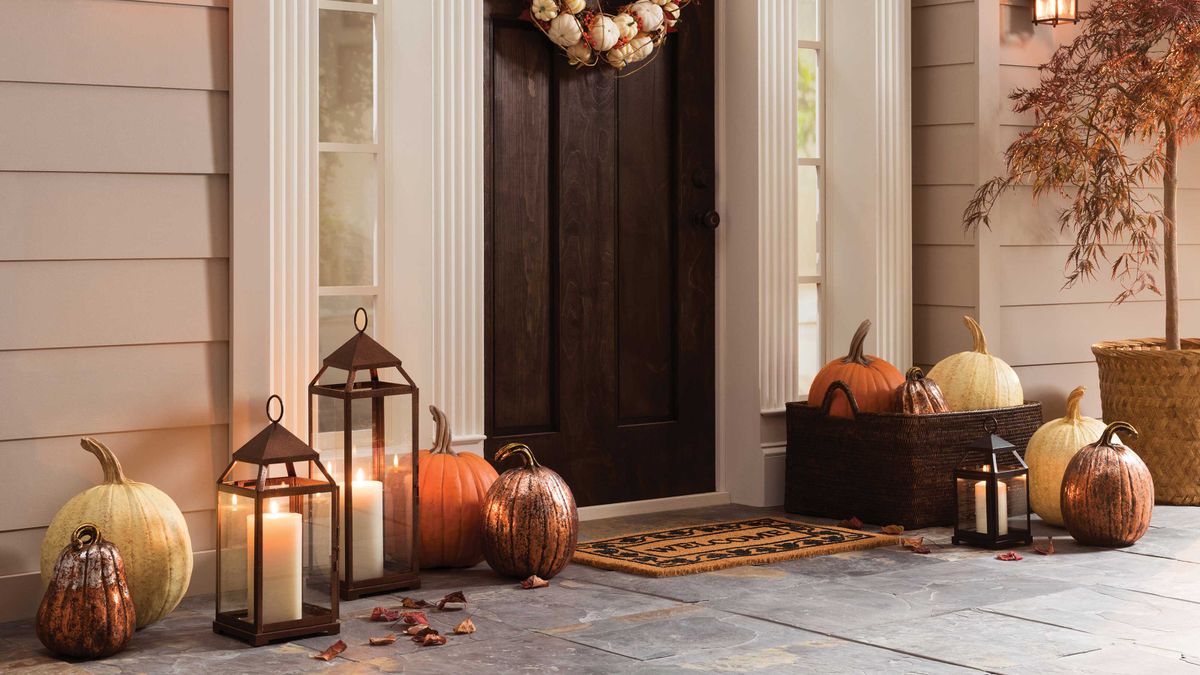 DIY Haunted House Halloween Decor in the Entryway - Bless'er House