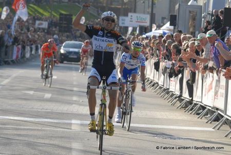 Renaud Dion (Bretagne - Schuller) celebrates his victory at Route Adélie de Vitré.