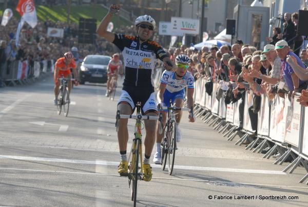 Renaud Dion (Bretagne - Schuller) celebrates his victory at Route Ad&eacute;lie de Vitr&eacute;.