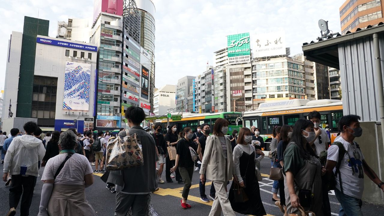 People wearing face masks in Japan