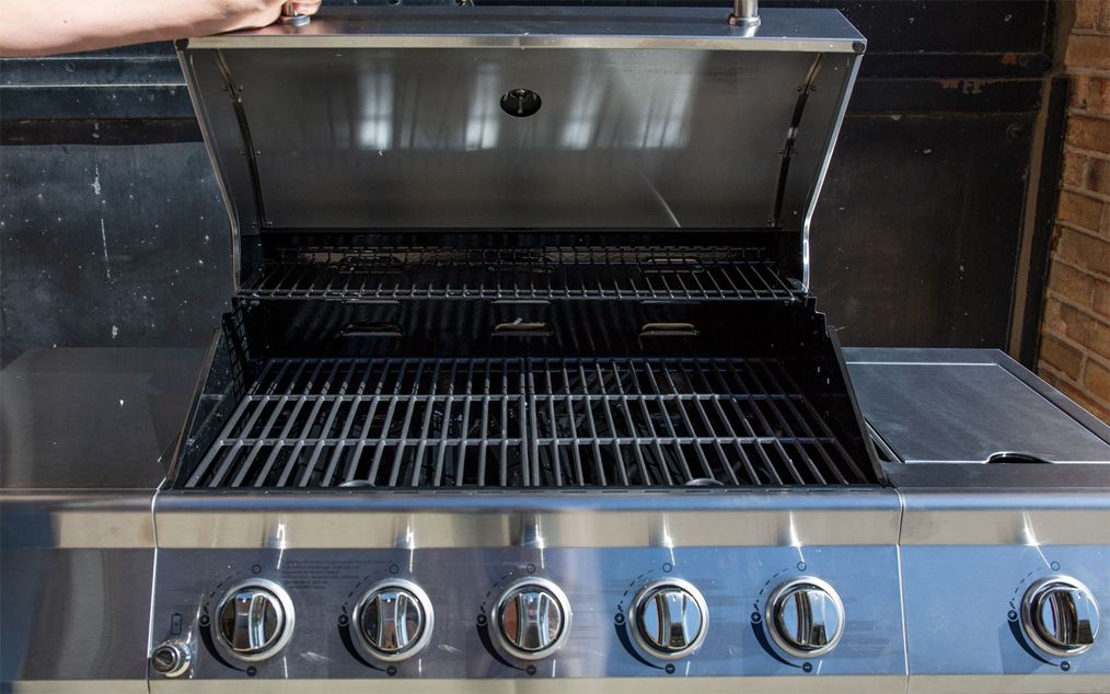 The main cooking area on the Nexgrill 5-Burner Propane Gas Grill measures 638 square inches.