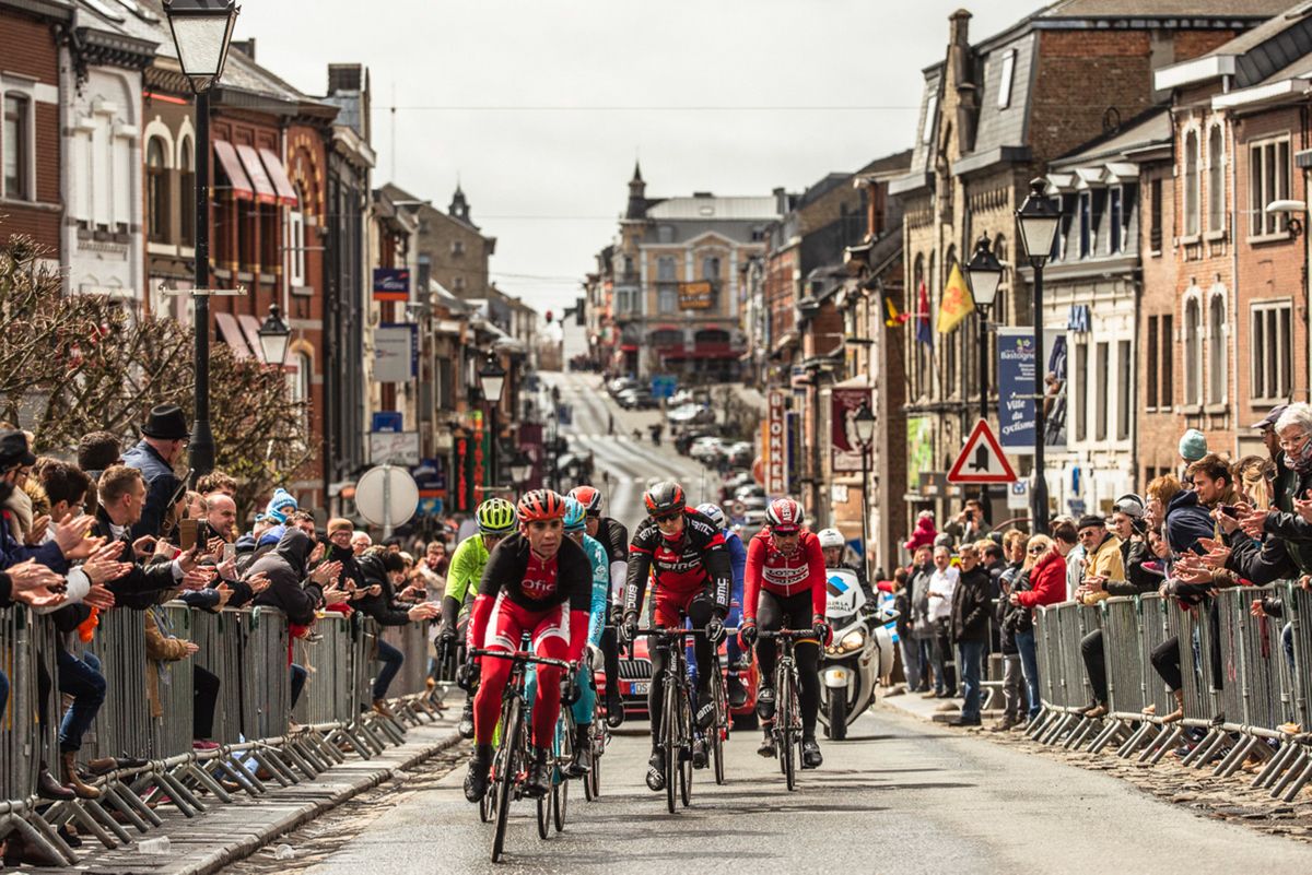 The breakaway passing though a village