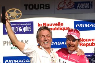 Frans Van Looy (left) celebrates T-Mobile rider Erik Zabel's win at the 2005 Paris-Tours