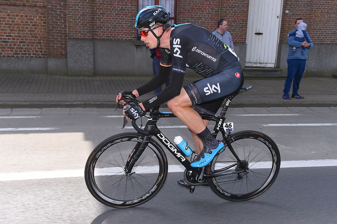 Christian Knees (Sky) chases back after a crash in E3 Harelbeke