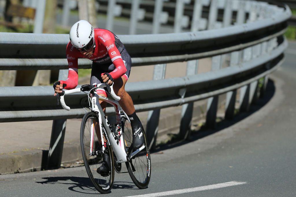 Alberto Contador looked to be on pace for the overall win with a strong start to his TT, but Alejandro Valverde clawed back time in the closing kilometres.
