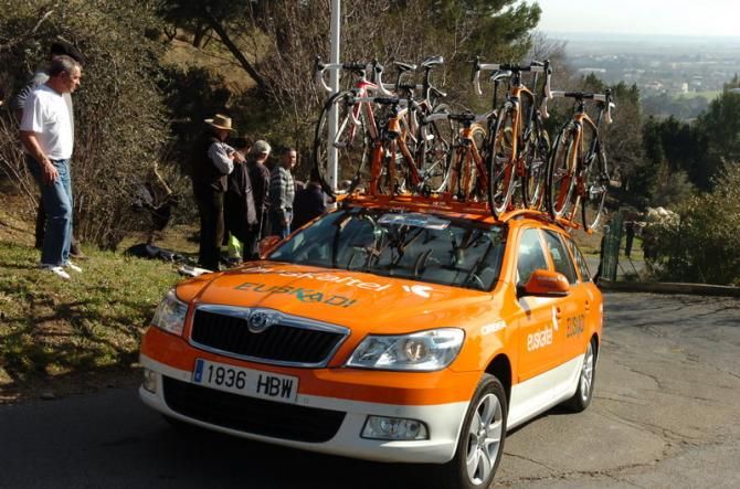 The Euskaltel-Euskadi car is easy to spot from the back of the bunch
