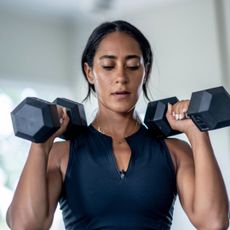 Workouts vs rest days: A woman at the gym