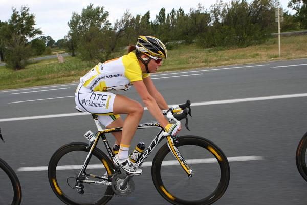 Adrie Visser (HTC - Columbia Women) in the leader's jersey for the first time in her pro career.