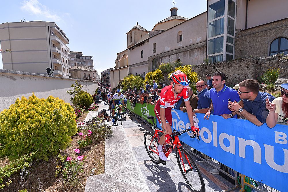 Katusha riding to the sign-in stage