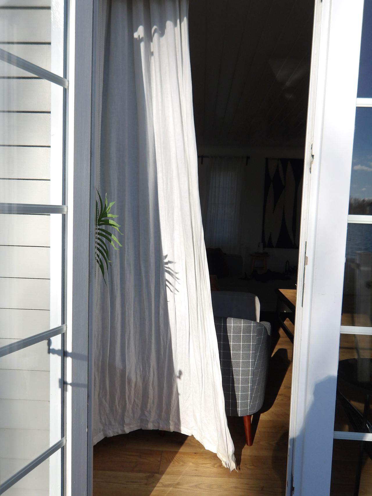 A picture of patio doors taken using the Pentax WG-1000.