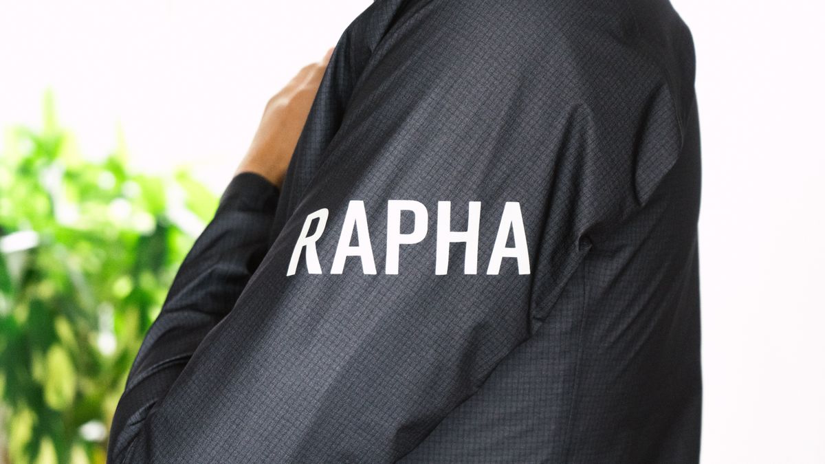 ウェア Rapha Pro Team LW Wind Jacket Rapha Pro Team Lightweight Wind Jacket has got your back