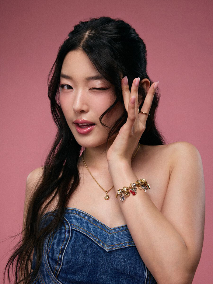 yoonchae poses with pandora jewelry