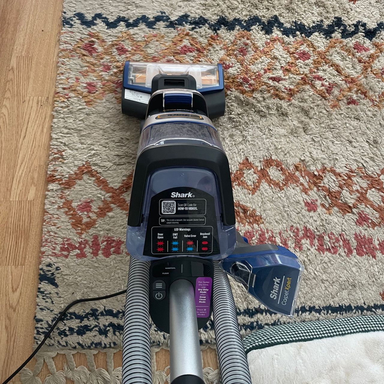 Cleaning a berber rug with the Shark CarpetXpert HairPro Pet Deep Carpet Cleaner with Spot Cleaner EX250UK