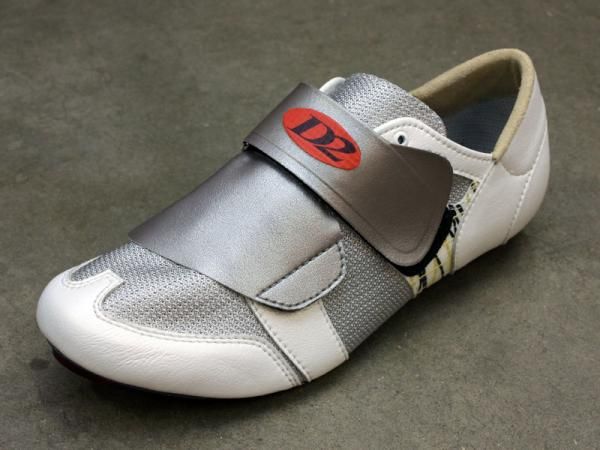 D2's track shoe features a smooth front end for use with toe clips plus underlying laces for an absolutely secure fit.