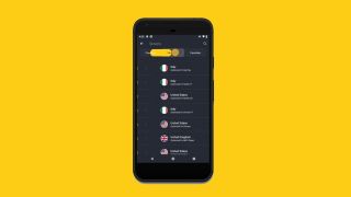 CyberGhost-appen körs på en mobil som visas upp mot en gul bakgrund.