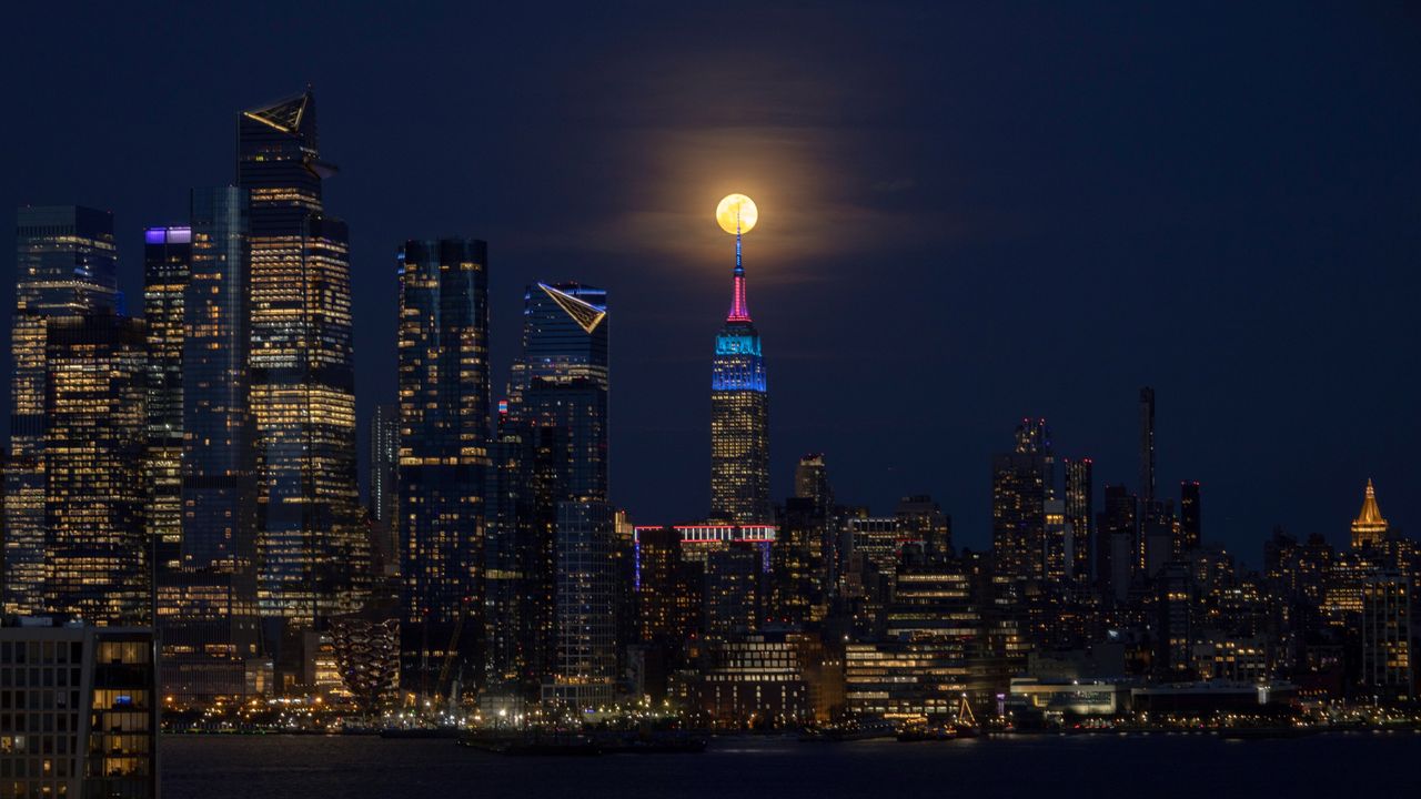 April's full Pink Moon dazzles as the first spring full moon of 2026 (photos)