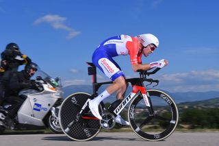 Dutch time trial champion Tom Dumoulin (Sunweb) powers his way into the pink leader’s jersey on stage 10 of the 2017 Giro d’Italia