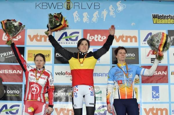 Cant acknowledges the applause in Oostmalle after relegating Joyce Vanderbeken to 2nd and Ellen Van Loy to 3rd