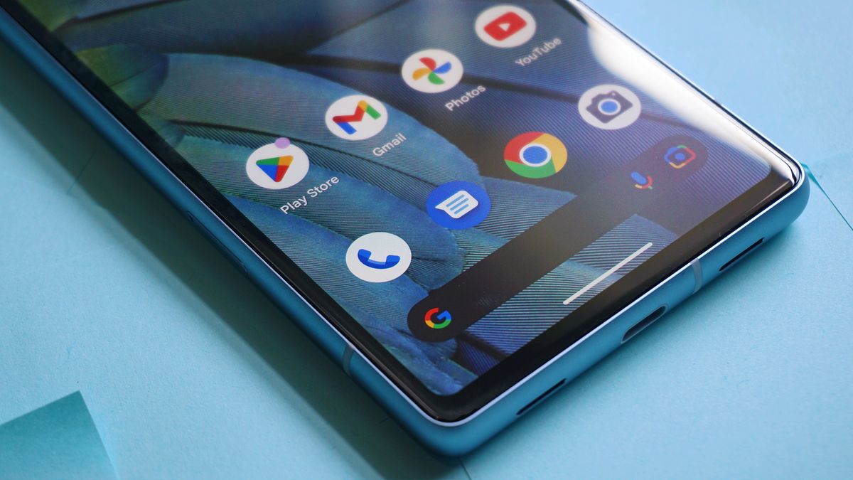 Google Pixel 7a review display sticky notes