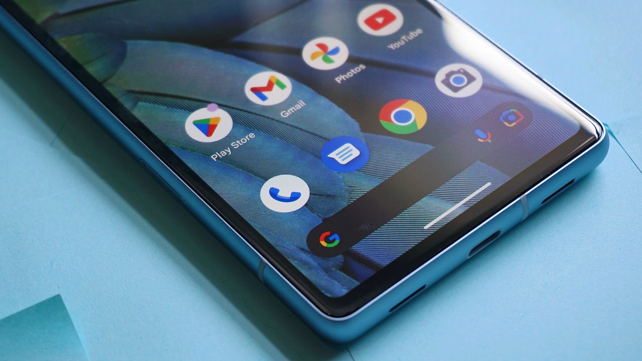 Google Pixel 7a review display sticky notes