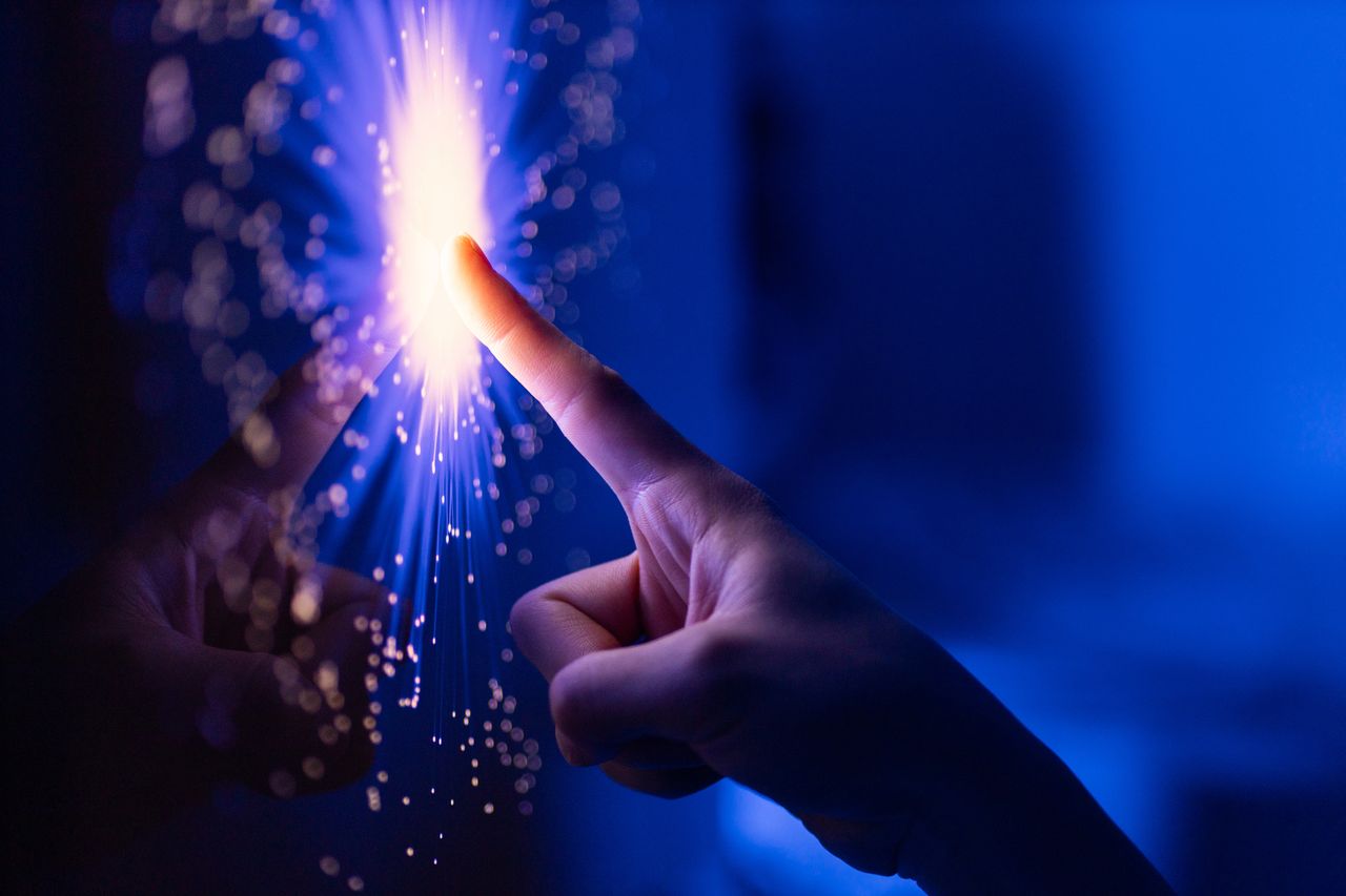 touching optical fiber