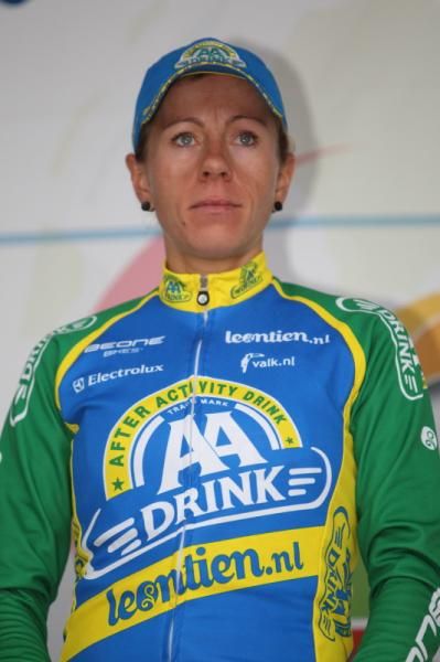 Trixi Worrack (AA Drink) won a local sprint 'prime' prize