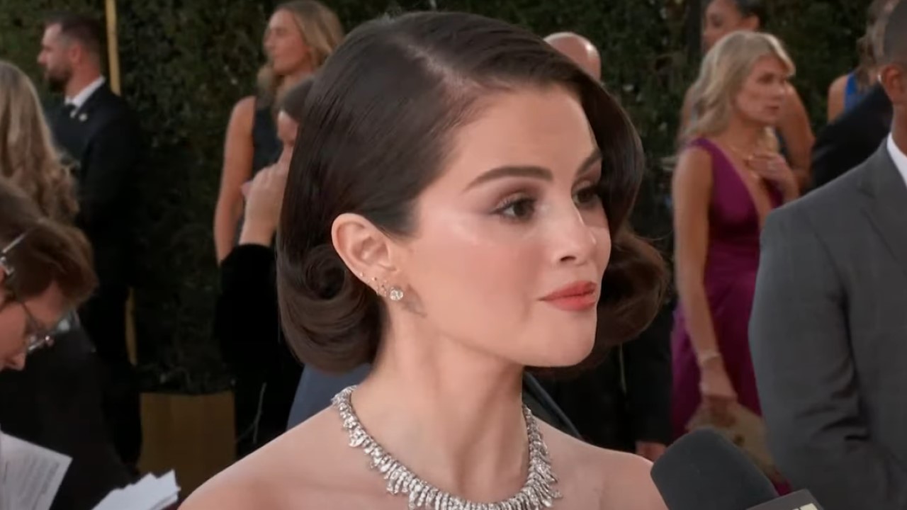 Selena Gomez Is Rocking A Cinderella Look At The Golden Globes, And Her Red Carpet Quotes Are Worthy Of The Disney Princess