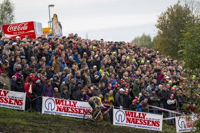 Massive crowds were on hand at Jaarmarktcross Niel.