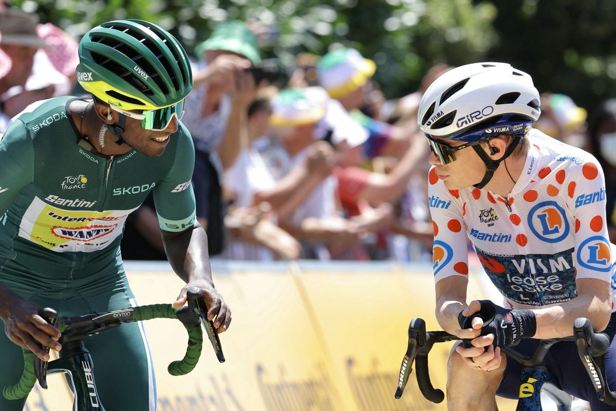 Biniam Girmay and Jonas Vingegaard on the startline of stage 18
