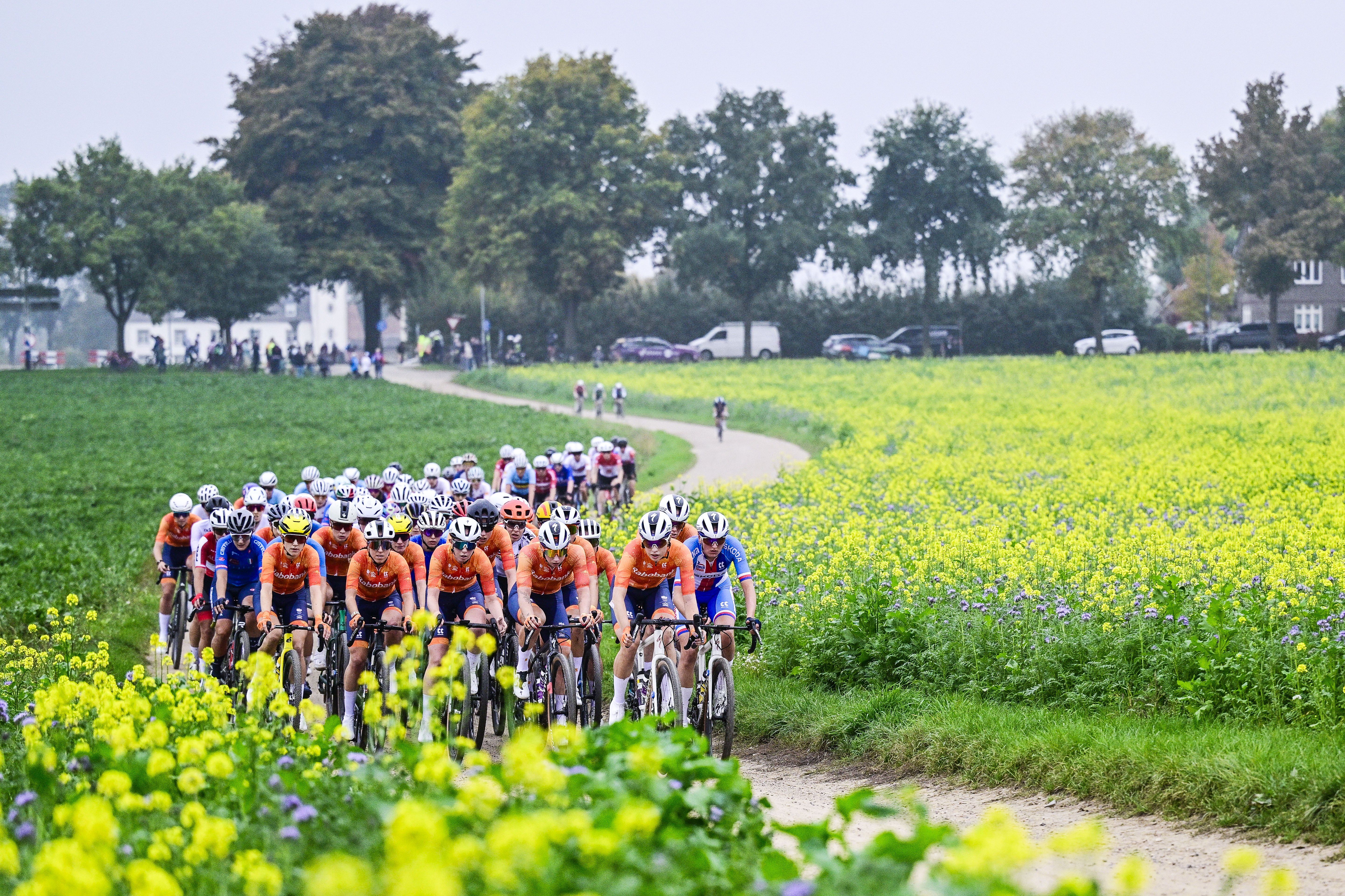 Perplexing tactics, questionable wildcards and Classics revisited - A cavalcade of conclusions from 2025 UCI Gravel World Championships