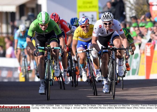 Moreno Hofland steals Stage 2 from John Degenkolb