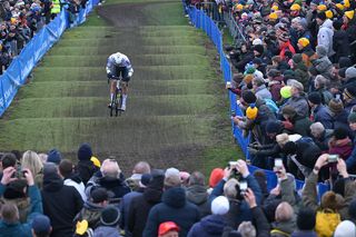 X2O Trofee Loenhout-Azencross: Mathieu van der Poel adds another victory to season winning streak as Wout van Aert struggles with double flat tires