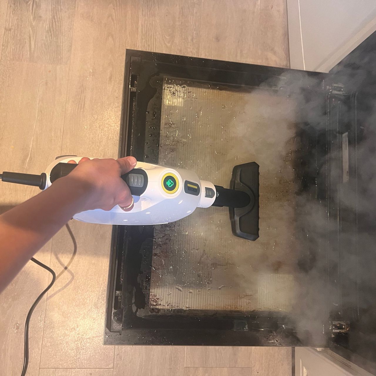 Using the Karcher SC 1 Multi &amp; Up Extra to clean an oven door