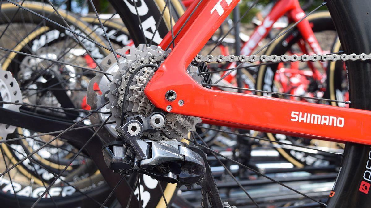 The rear derailleur hanger is located on the inside of the rear thru-axle dropout, keeping air flow smooth on the outside of the frame