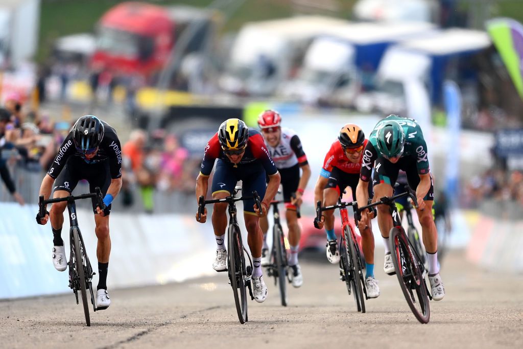 BLOCKHAUS ITALY MAY 15 LR Romain Bardet of France and Team DSM Richard Carapaz of Ecuador and Team INEOS Grenadiers and Jai Hindley of Australia and Team Bora Hansgrohe sprint to win during the 105th Giro dItalia 2022 Stage 9 a 191km stage from Isernia to Blockhaus 1664m Giro WorldTour on May 15 2022 in Blockhaus Italy Photo by Tim de WaeleGetty Images