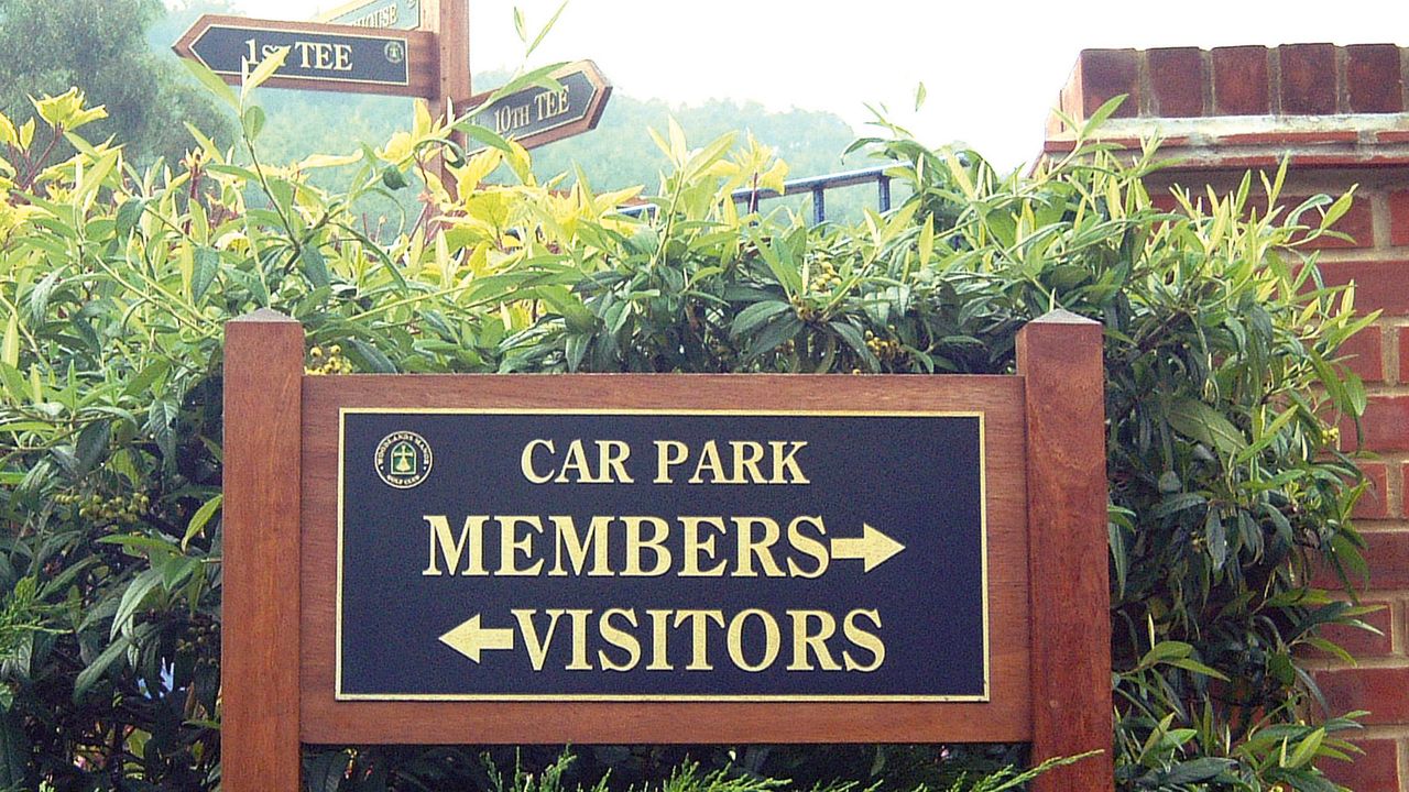 a member and visitors golf club sign