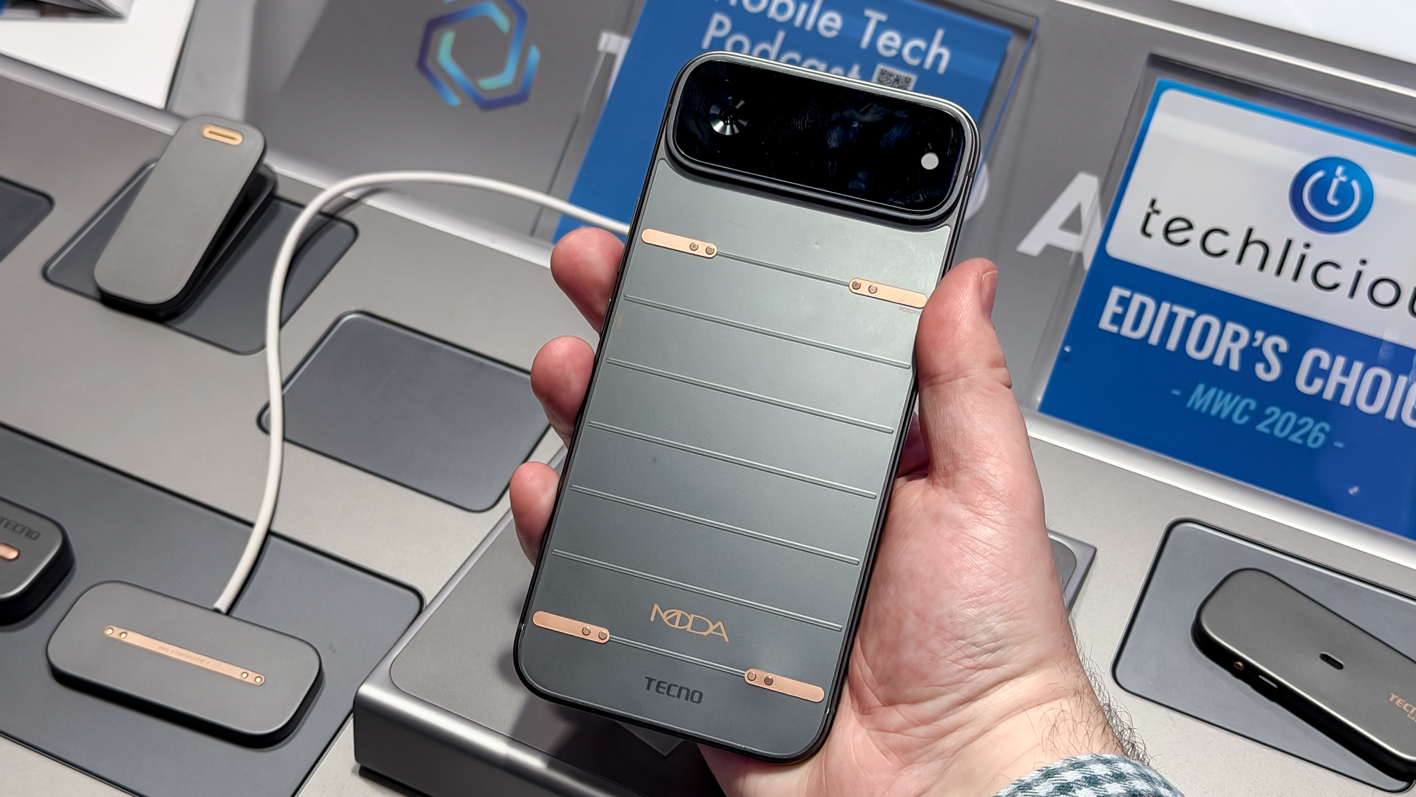 Tecno modular phone base body